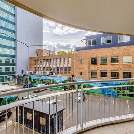 Dana-Spacious Private Room In Shared 2-Bedroom Apartment-1 Canberra Exterior photo